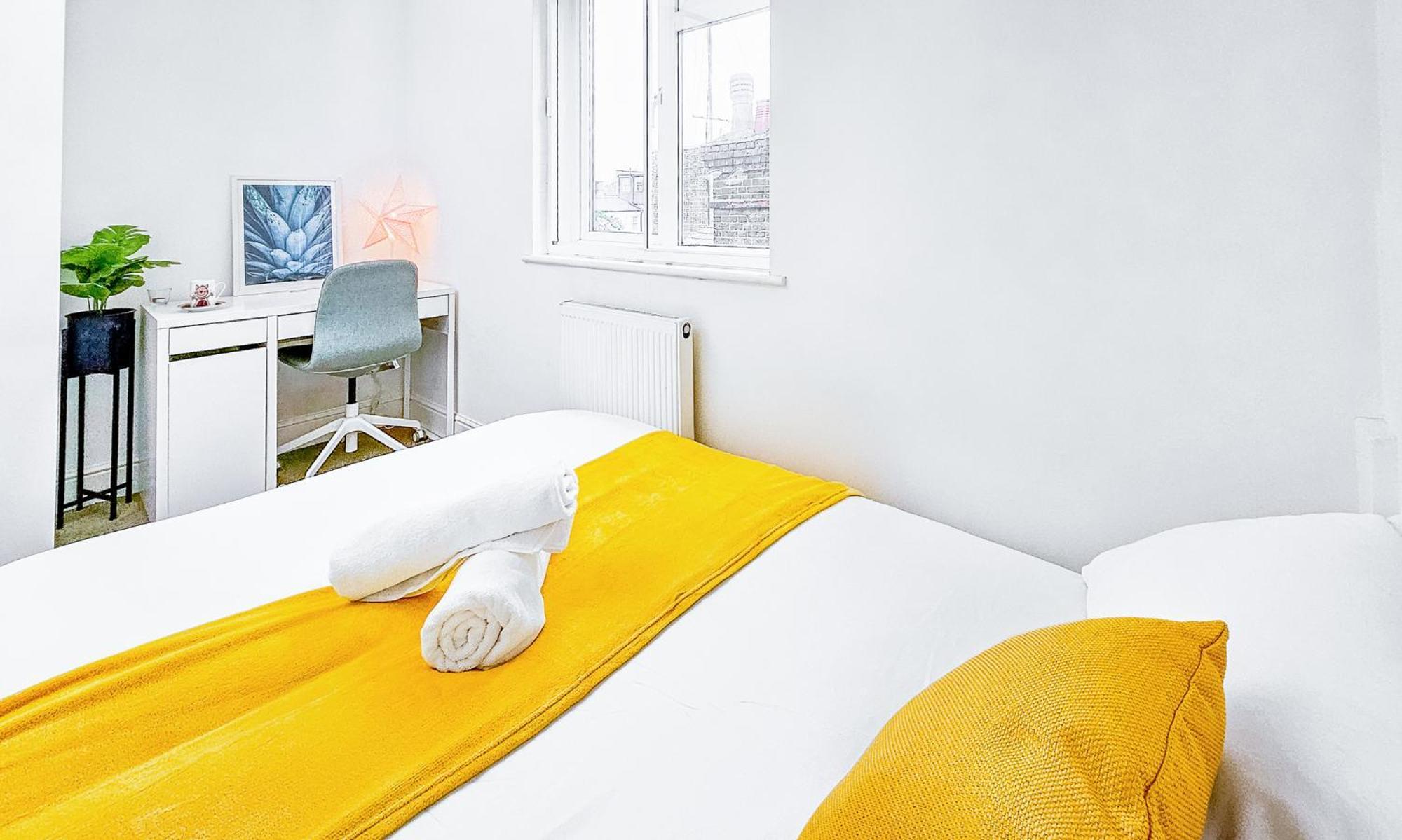 Charming London Home, Opp Arnos Grove Underground Station, Parking New Southgate Exteriör bild
