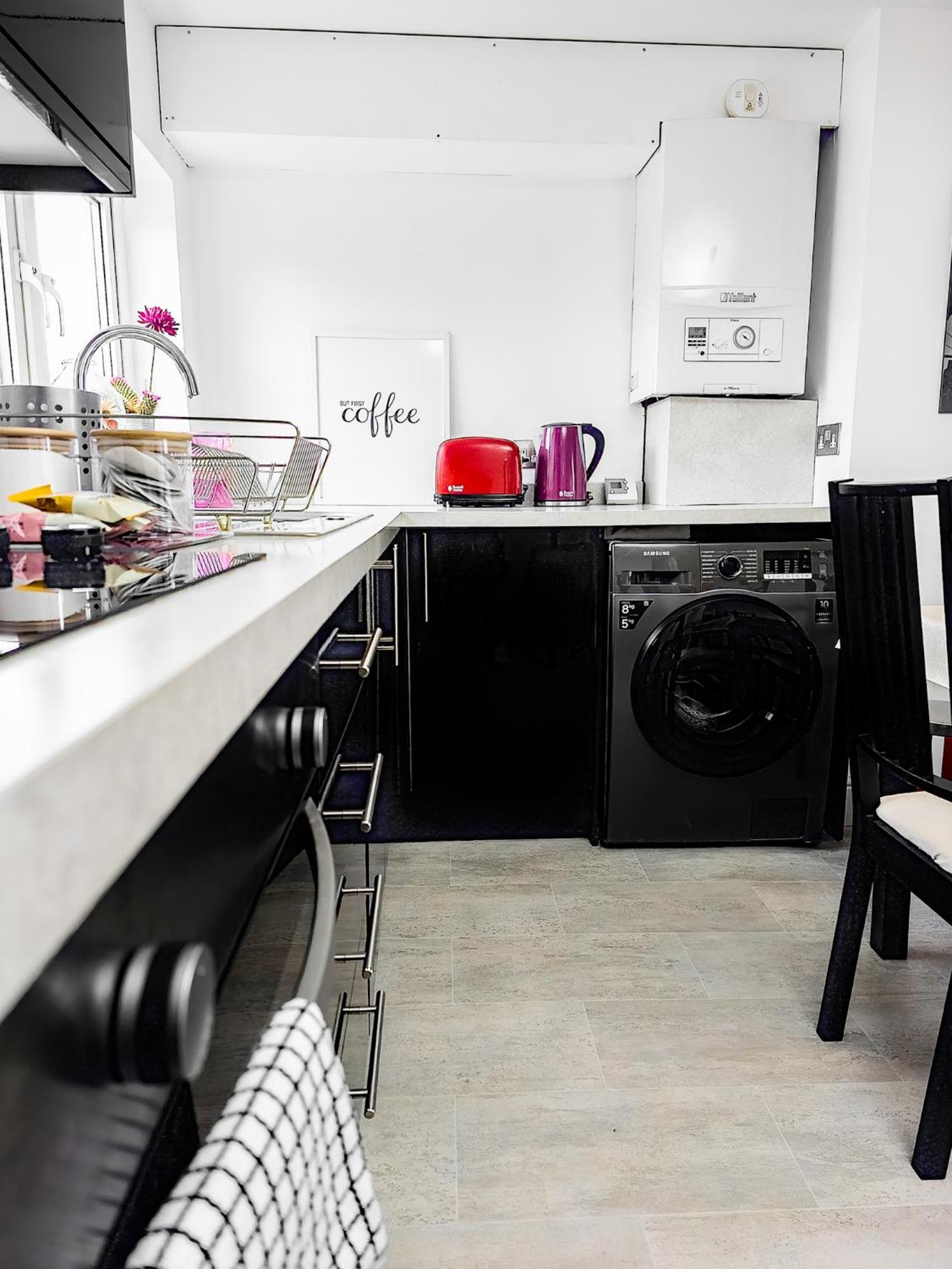 Charming London Home, Opp Arnos Grove Underground Station, Parking New Southgate Exteriör bild