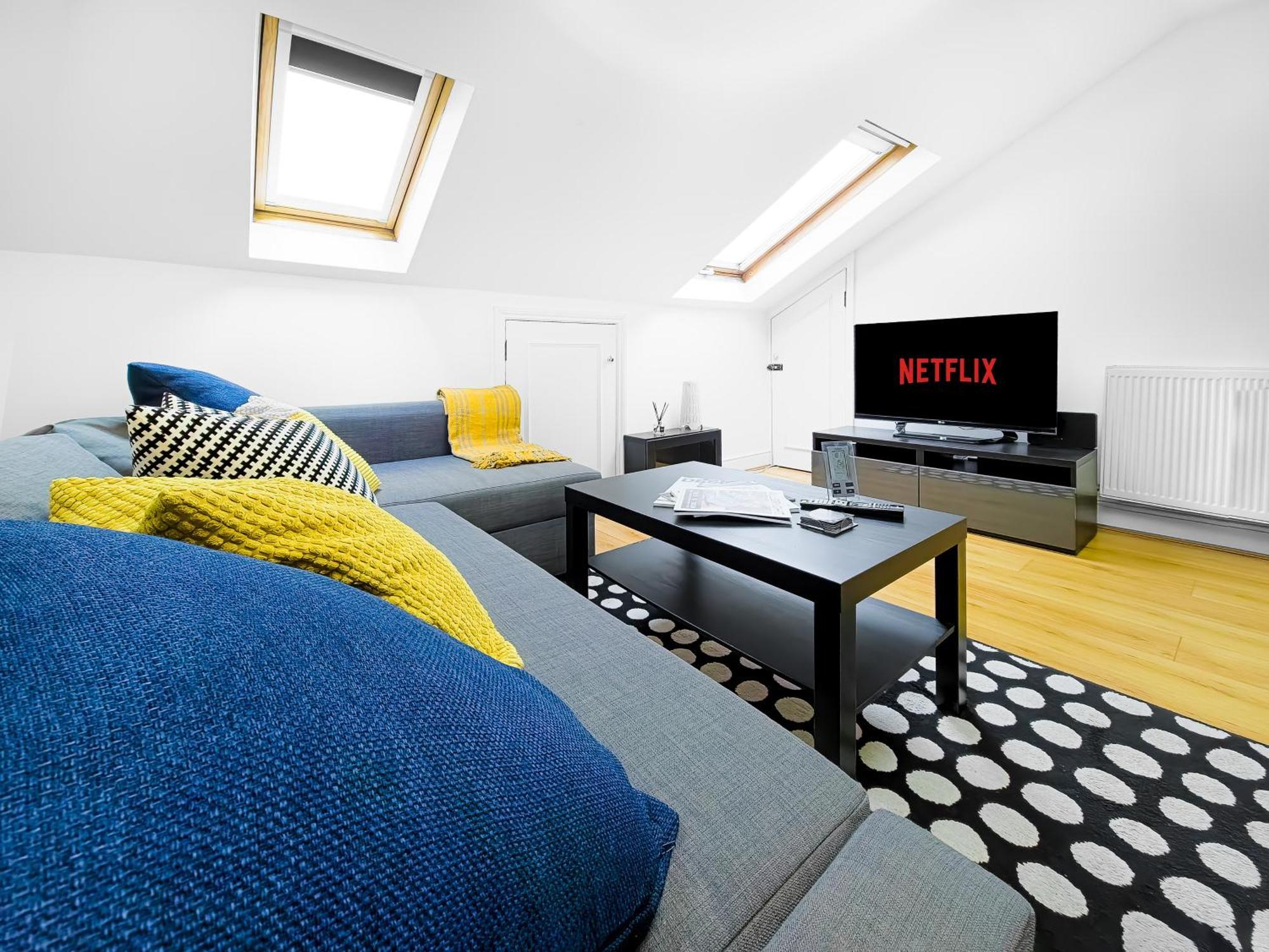Charming London Home, Opp Arnos Grove Underground Station, Parking New Southgate Exteriör bild